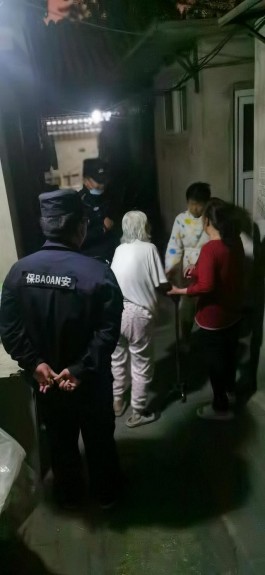 <strong><mark>北京</mark></strong>东城公安帮助92岁走失老人找到家